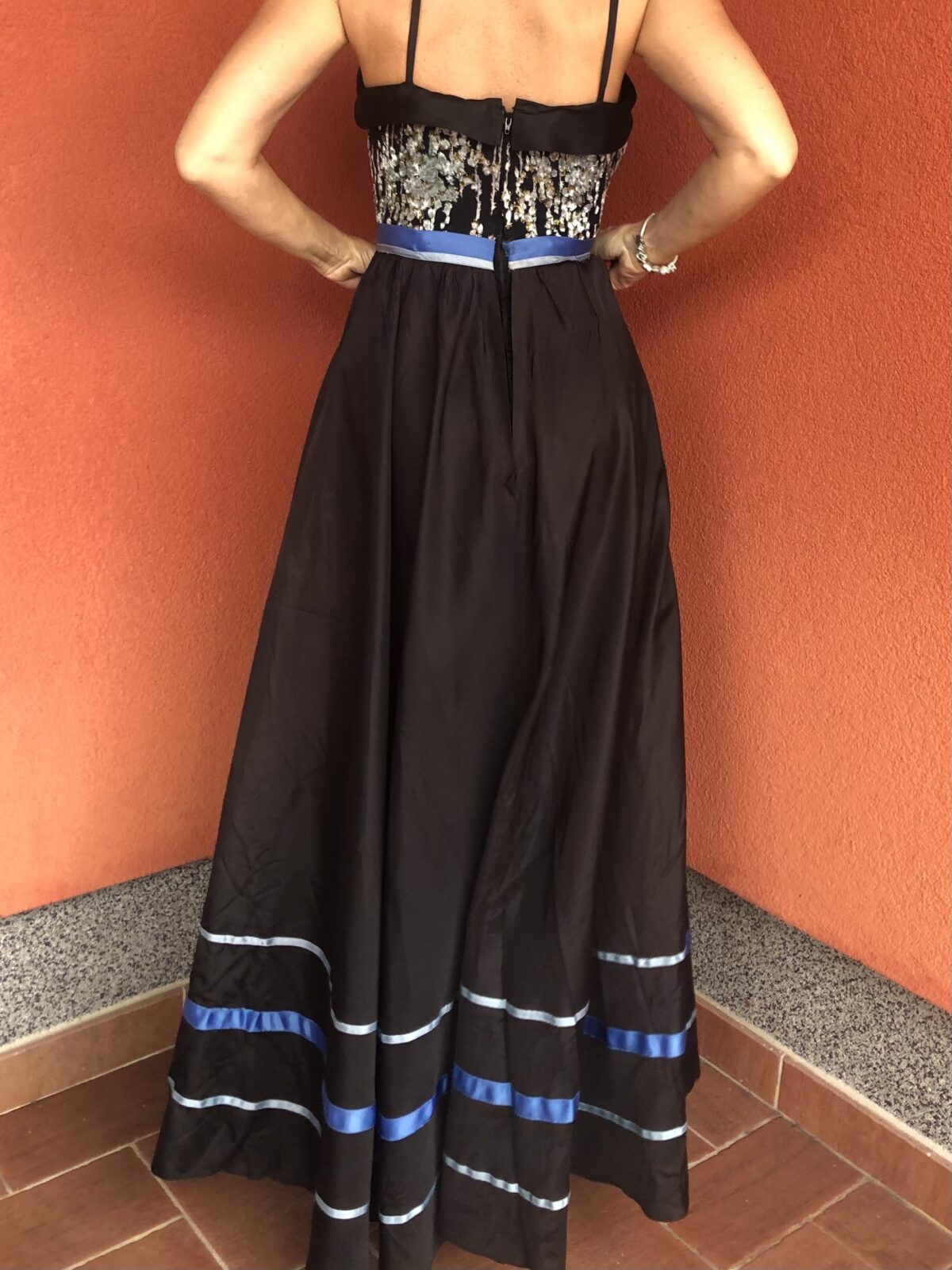 Plesové, maturitní slavnostní dlouhé šaty - M