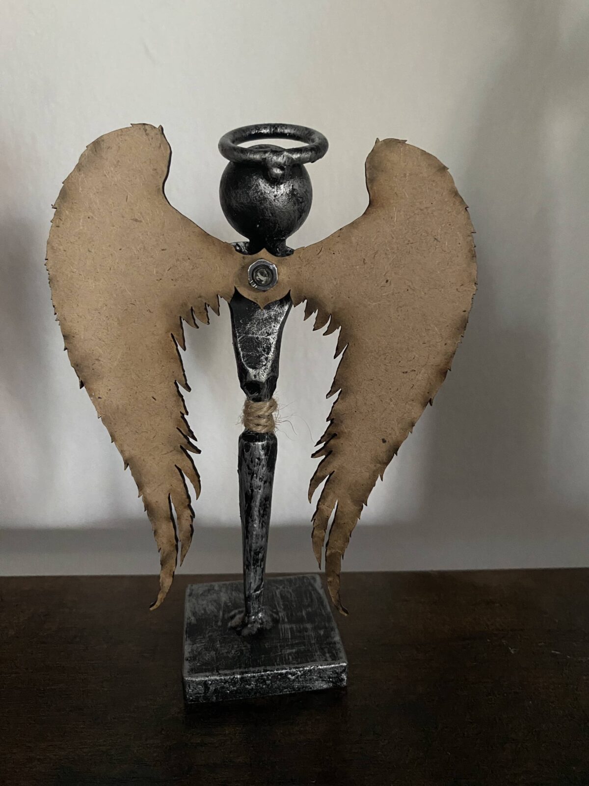 Celokovový ručně tvořený anděl - 17 cm
